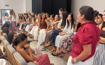 Presentación de las mayores a las nuevas colegialas